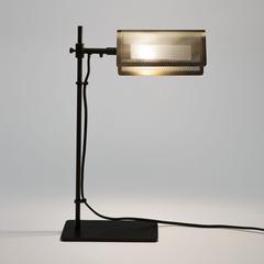 Lampe à poser métal perforé darja pas cher